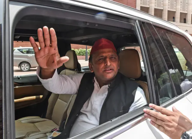 अखिलेश यादव