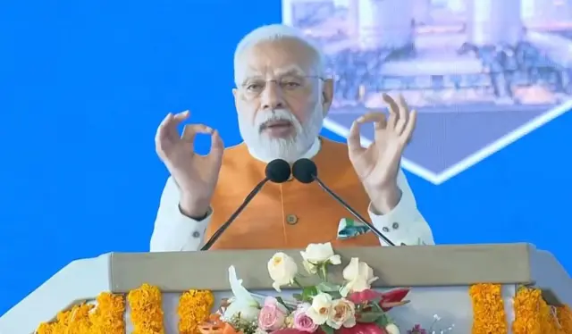 మహబూబ్‌నగర్‌: ‘నా కుటుంబ సభ్యుల్లారా’ అంటూ ప్రసంగం ప్రారంభించిన ప్రధాని మోదీ