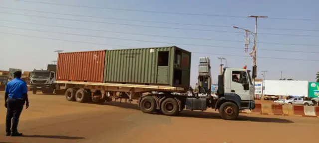 Mai magana da yawun shugaban ma'aikata na Faransa ya tabbatar wa kamfanin dillacin labaru na AFP cewar "Tawaga ta farko ta fice".