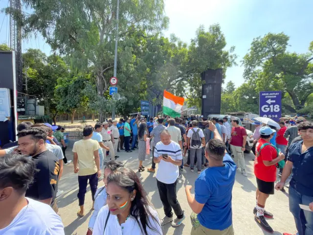 फैन्स