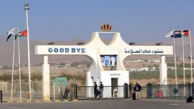 معبر الملك حسين (الكرامة) الواصل مع الضفة من الطرف الآخر