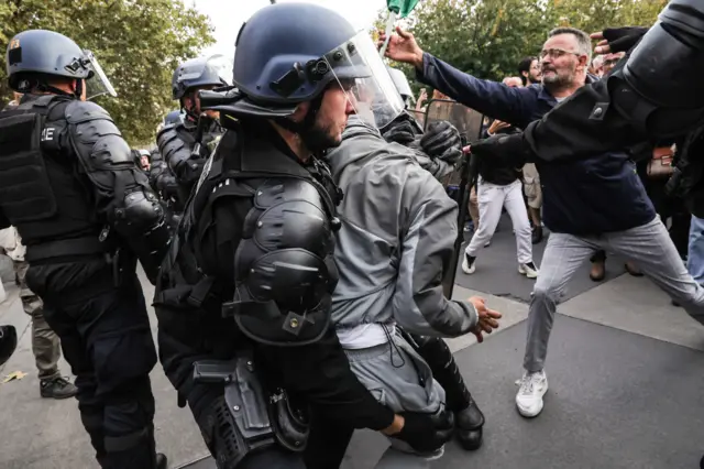 Акция в Париже