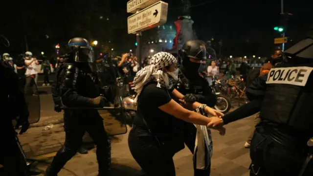 Акция в Париже