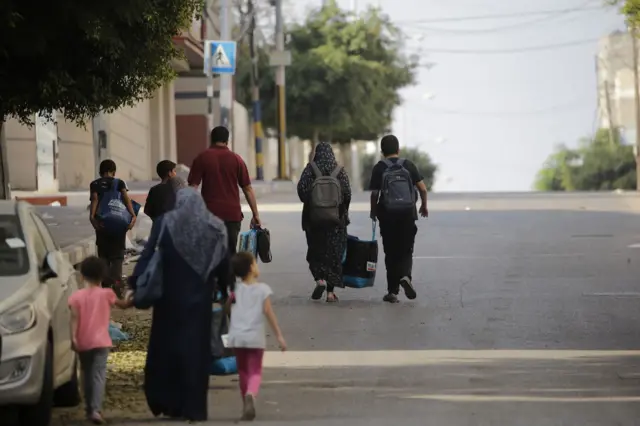 উত্তর গাজা থেকে দক্ষিণের দিকে সরে যাচ্ছে মানুষ