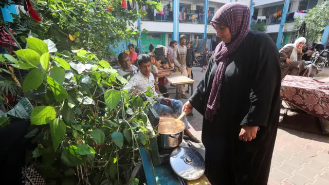 من المحتمين في مدارس الأونروا