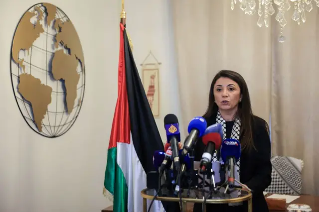 السفيرة الفلسطينة لدى فرنسا