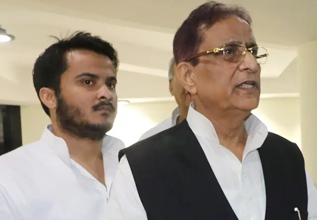 आज़म ख़ान और उनके बेटे अब्दुल्ला आज़म