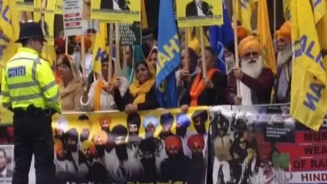 లండన్‌లో భారత హైకమిషన్ బయట ఖలిస్థాన్ అనుకూలదారుల నిరసన