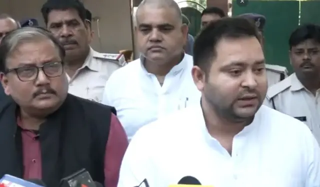 तेजस्वी यादव, मनोज झा