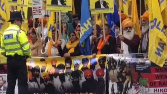 लंदन में भारतीय उच्चायोग के बाहर खालिस्तान समर्थकों का प्रदर्शन