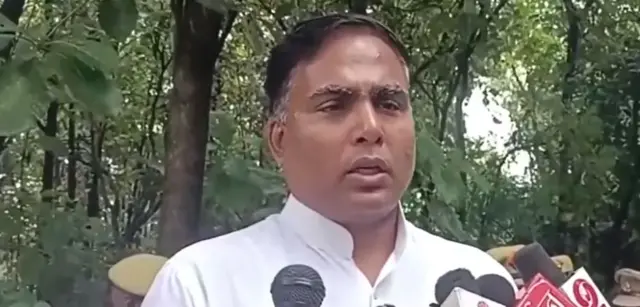 देवरिया के डीएम अखंड प्रताप सिंह