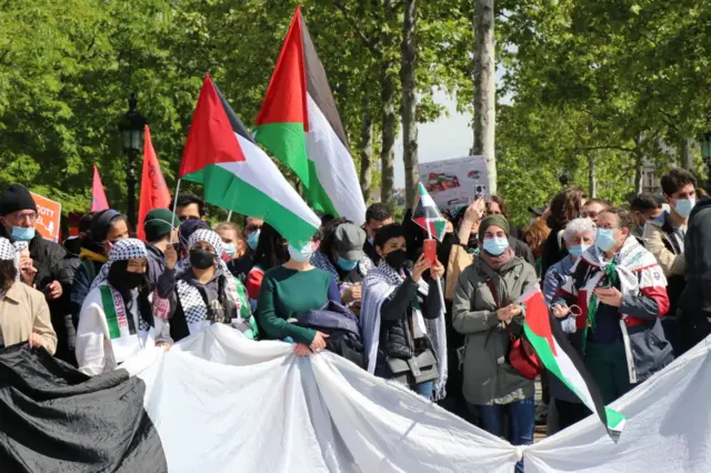 Masu zanga-zangar goyon bayan Falasɗinawa a birnin Paris
