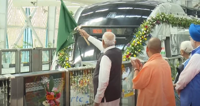 नरेंद्र मोदी