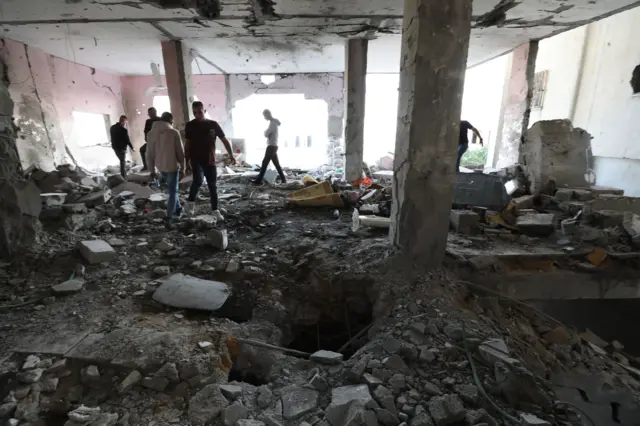 İsrail, Batı Şeria’daki bir camiye hava saldırısı düzenledi