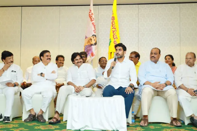 మీడియాతో మాట్లాడుతున్న లోకేశ్