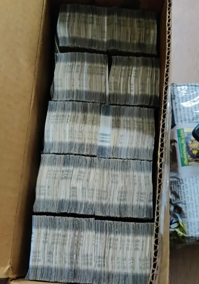 నోట్ల కట్టలు