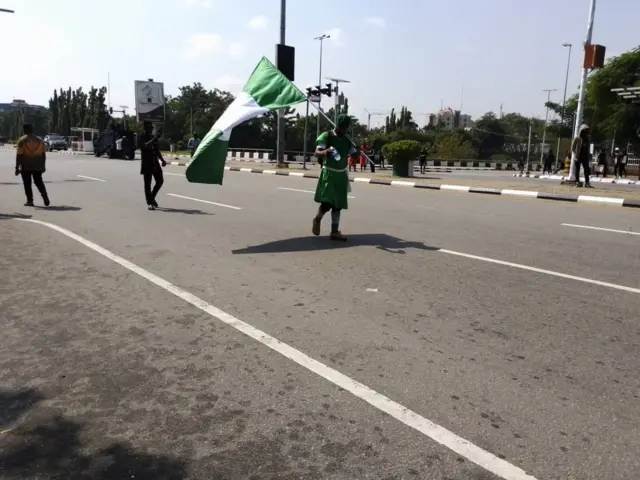 Ụfọdụ na-eme ngagharị iwe site n'ikwado mmadụ dị icheiche nyere ikpe ha