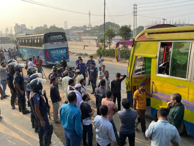 রাজধানীতে দেখা দিয়েছে গণপরিবহন সংকট