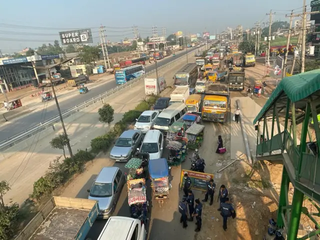 ঢাকার প্রবেশমুখ আমিনবাজারে যানজট