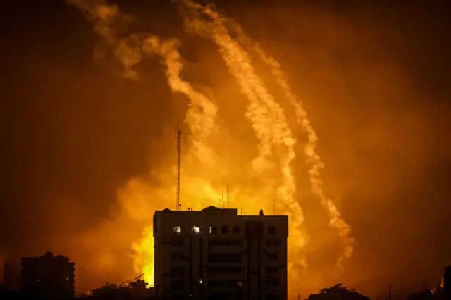 قصف إسرائيلي عنيف على غزة