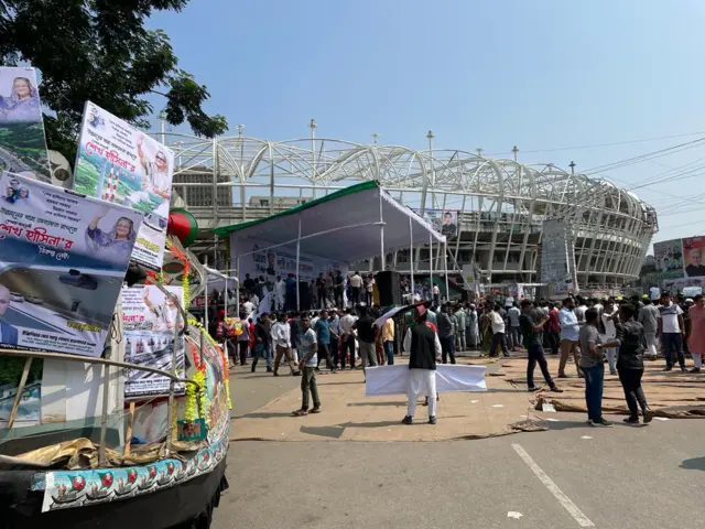 সমাবেশের মঞ্চ প্রস্তুত তবে এখনো জমায়েত শুরু হয়নি