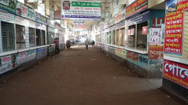 কাউন্টার খোলা থাকলেও দূরপাল্লার বাস ছাড়ছে না