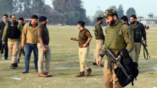 ఘటనా స్థలంలో పోలీసులు