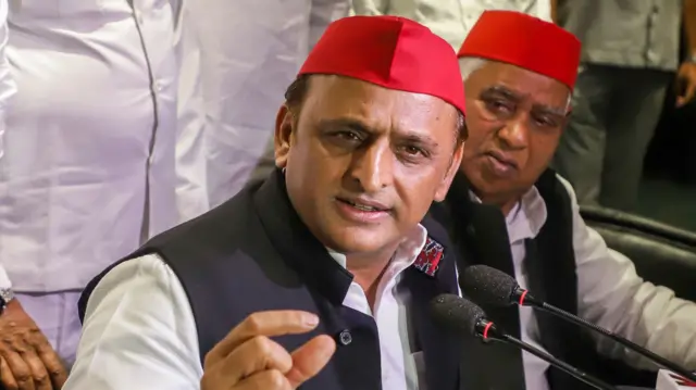 अखिवेश यादव