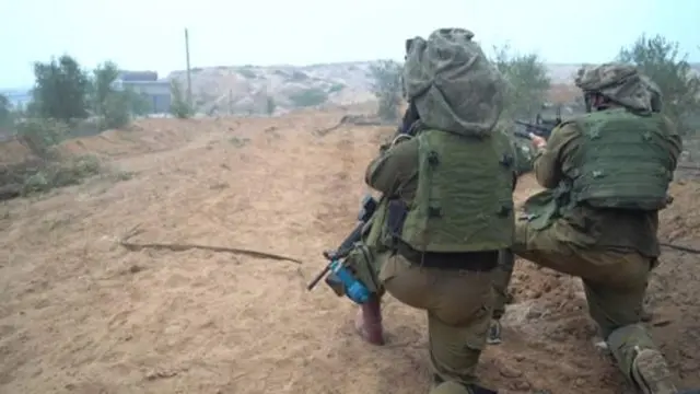израильские военные ведут бой с ХАМАС в секторе Газа