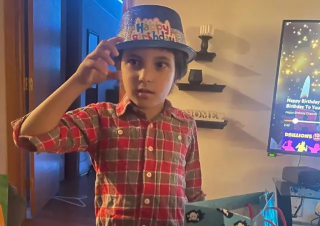وديع الفيومي، 6 سنوات، صبي مسلم تعرض للطعن حتى الموت وفقًا للشرطة في هجوم استهدفه هو ووالدته بسبب دينهما وكرد فعل على الصراع المستمر بين إسرائيل وحماس