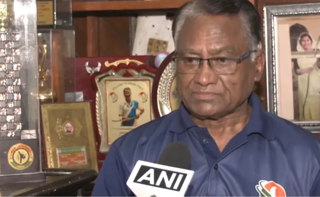 मेजर ध्यानचंद के बेटे और पूर्व हॉकी खिलाड़ी अशोक कुमार