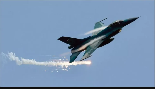 Diyaarad dagaal oo uu mareykanku leeyahay F-16