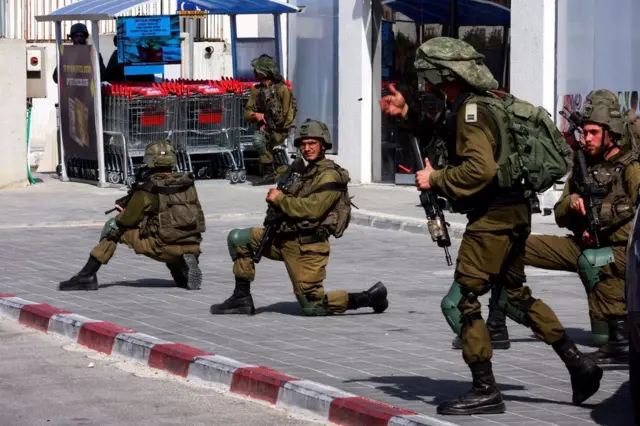 Ciidamada Israa'iil oo doonaya in ay dib ula wareegaan deegaannadii la qabsaday