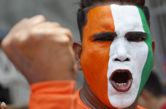 भारत बनाम ऑस्ट्रेलिया मैच के दौरान क्रिकेट प्रशंसक