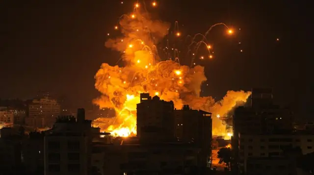 الطيران الحربي الإسرائيلي يقصف مواقع متعددة في غزة
