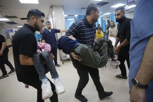 کشته و مجروح شدن غیرنظامیان فلسطینی در روز جمعه نیز ادامه داشت