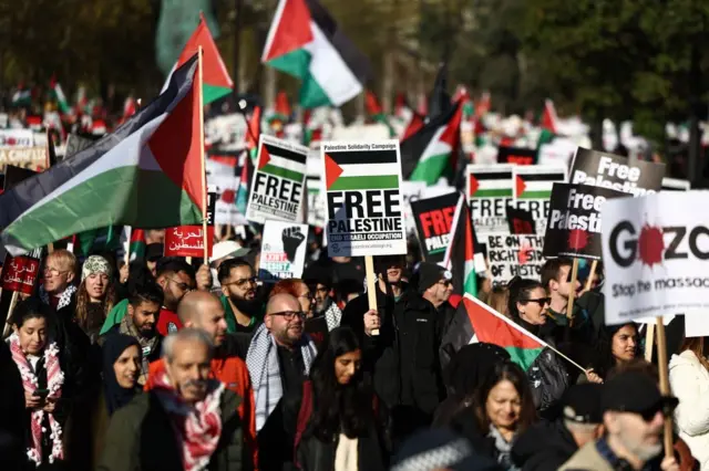 تظاهرات امروز از هایدپارک لندن آغاز شده و تا محل سفارت آمریکا ادامه خواهد داشت