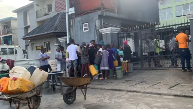 Imo residents dey find water on election day