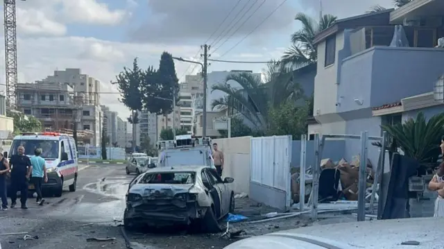 Автомобили, поврежденные в результате ракетного обстрела Ашкелона 14 ноября 2023 г.