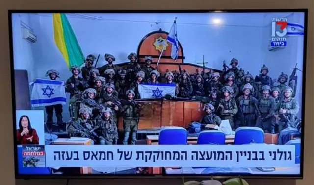 Израильские военные в здании бывшего законодательного совета ХАМАС