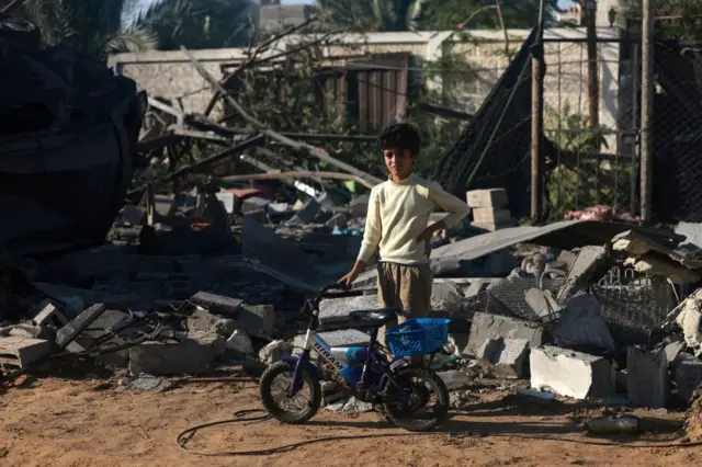 تصویری از یک کودک فلسطینی در شهر رفح در جنوب غزه