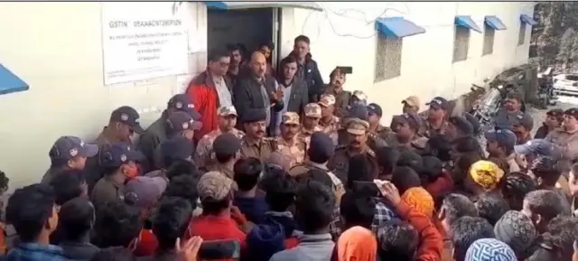 टनल में फंसे मजदूर