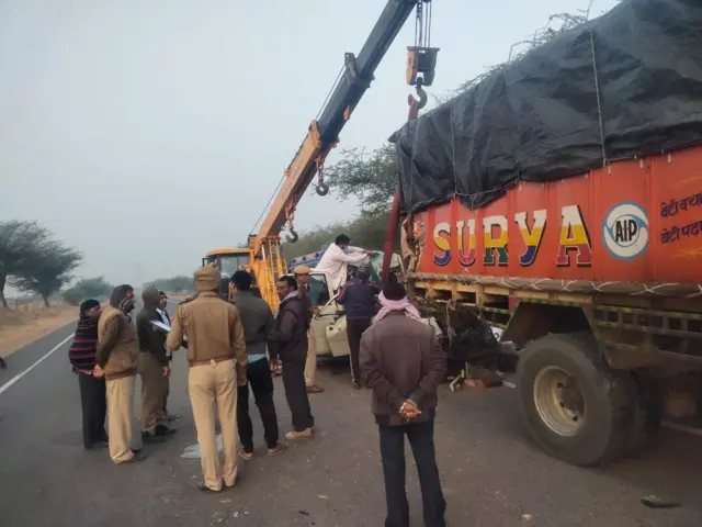 पीएम की सभा में ड्यूटी पर जा रहे पुलिसकर्मियों की गाड़ी का एक्सीडेंट, छह की मौत