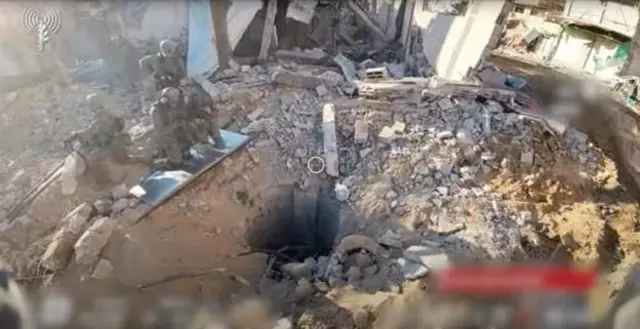İsrail ordusunun El Şifa'nın altında, Hamas'ın kullandığı bir tünele ait olduğunu söylediği görüntüler.