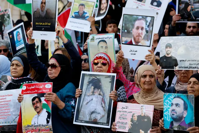 تظاهرة تطالب بالإفراج عن الفلسطينيين المحتجزين في السجون الإسرائيلية