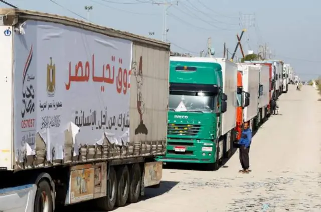 کامیون های حامل کمک