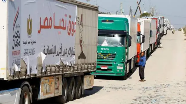 کامیونها در مرز رفح با مصر