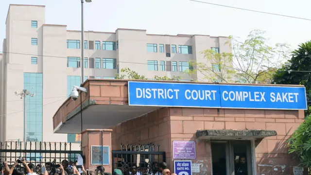 साकेत कोर्ट