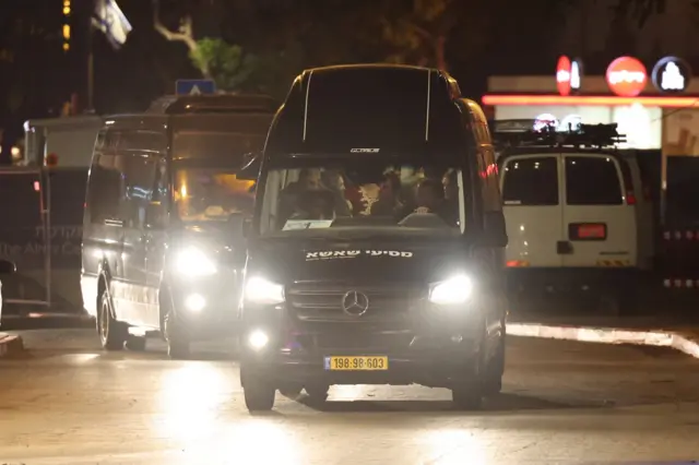 İsrailli rehinelerden ikinci grup da gece yarısı serbest bırakıldı