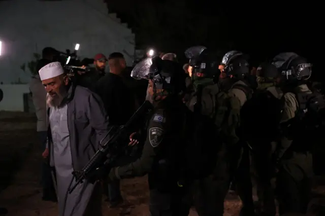 القوات الإسرائيلية اعتقلت 60 فلسطينيا خلال اليومين الماضيين في الضفة الغربية